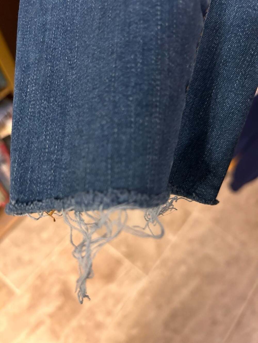 Good American Skinny Jeans Size 14/32 Blue Denim Raw Hem - Picture 3 of 3